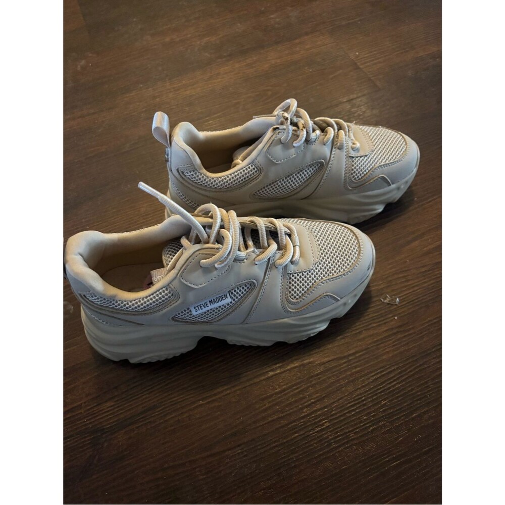 Steve Madden Possession platform sneakers in a beige or bone color - Picture 2 of 4